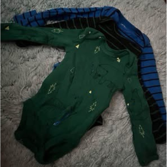 Newborn baby clothes - Picture 2 of 8